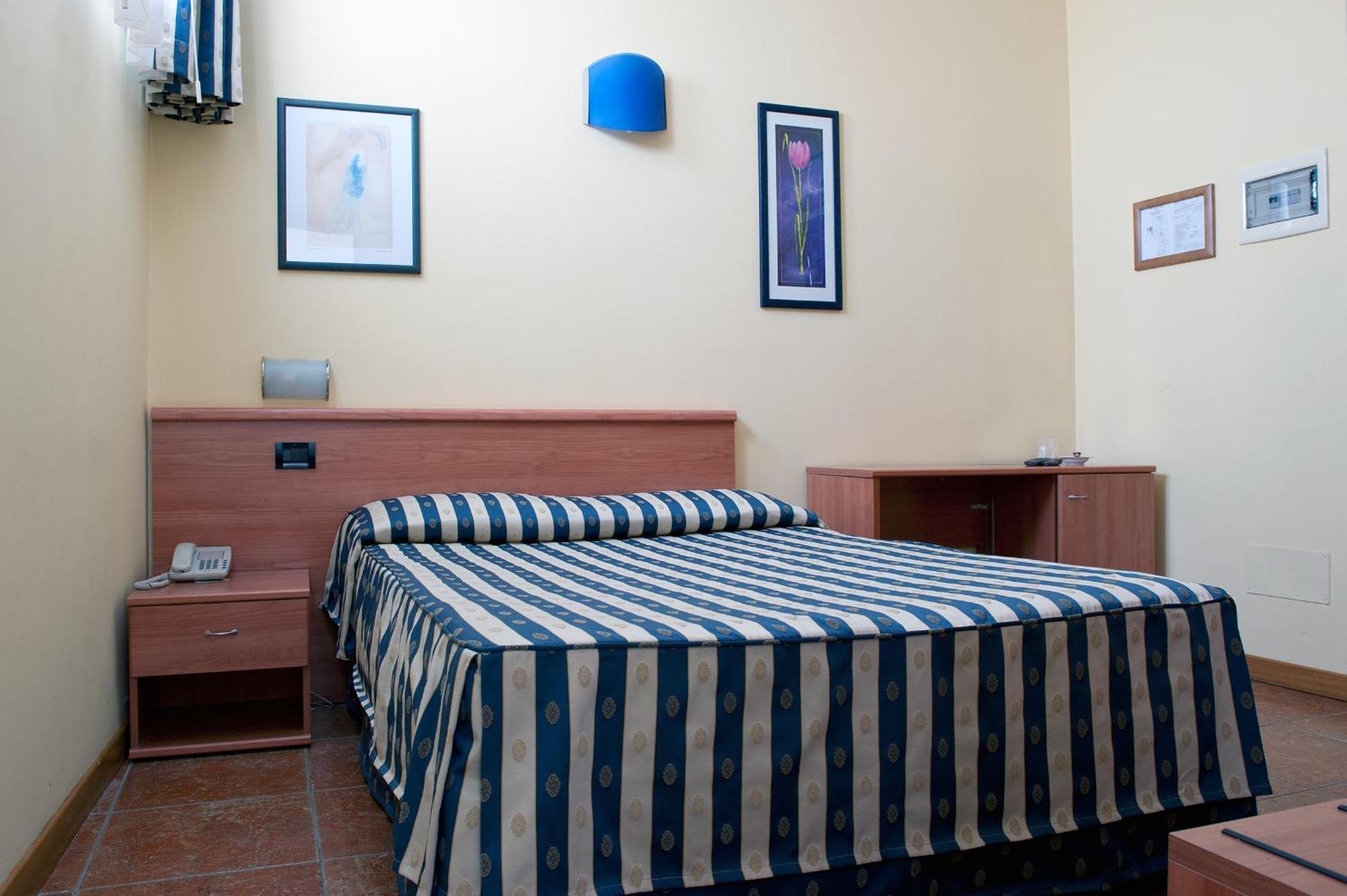 Hotel Blue Ribbon Vercelli Exterior photo