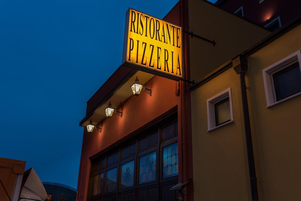 Hotel Blue Ribbon Vercelli Exterior photo