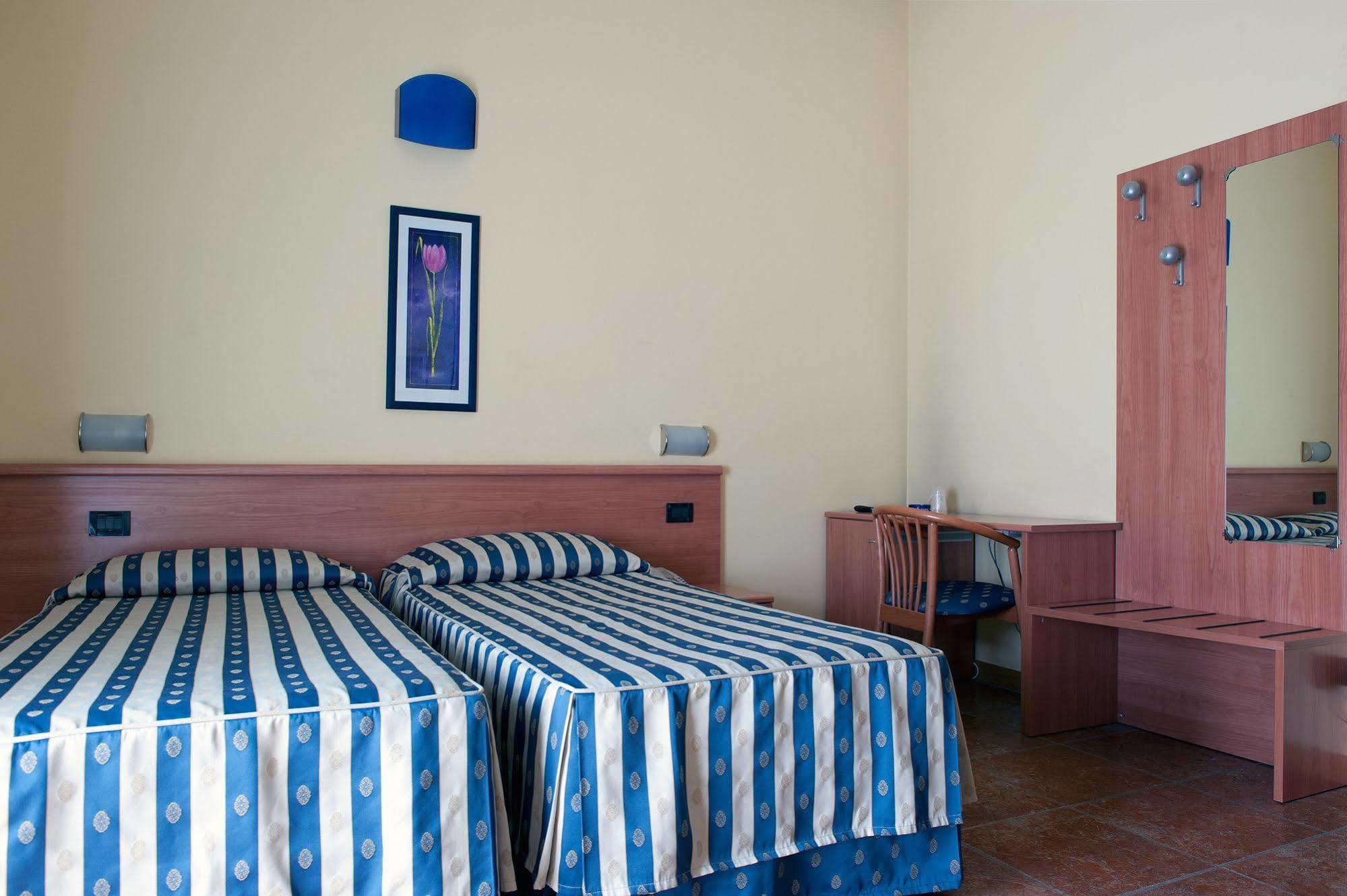 Hotel Blue Ribbon Vercelli Exterior photo