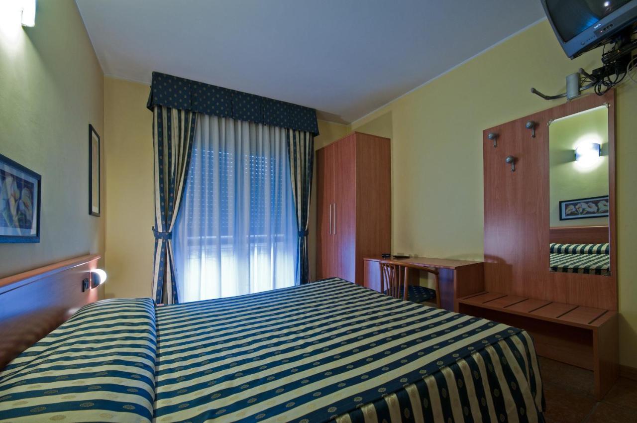 Hotel Blue Ribbon Vercelli Room photo